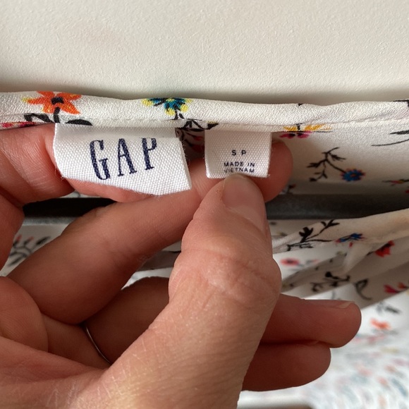 Gap flowy blouse - Picture 2 of 3